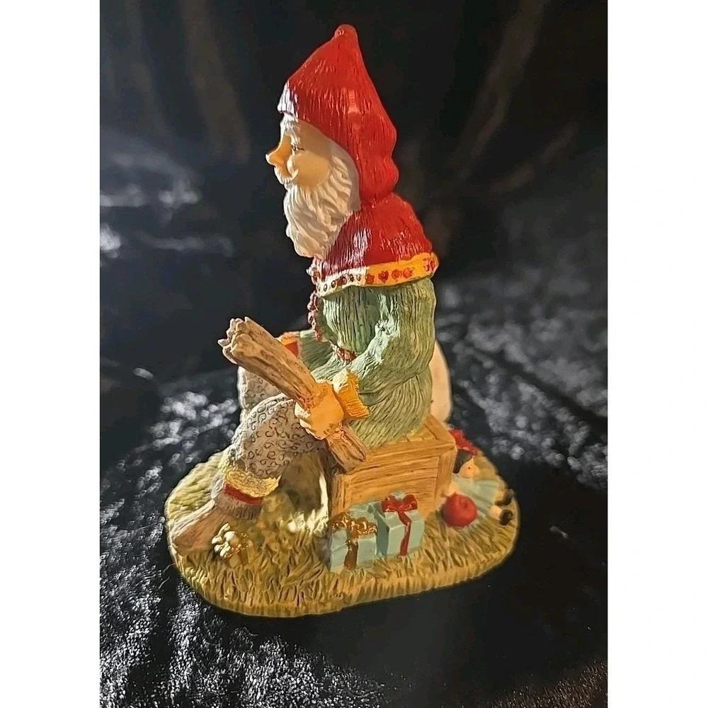 International Santa Claus Collection - Sweden Jultomten - 1993 SC13
